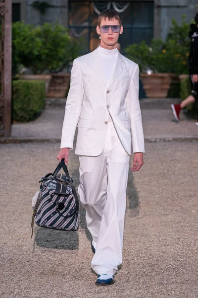 Look 11